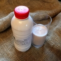 Jogurtový nápoj s příchutí jahody 0,5l (sklo)